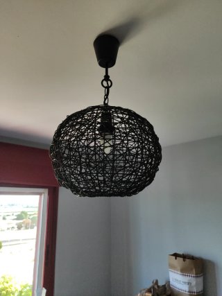 Lampada da soffitto in vimini con luci pendenti