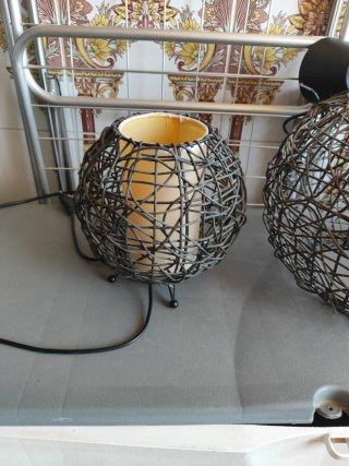Lampada da soffitto in vimini con luci pendenti