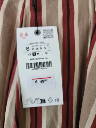 Falda midi a rayas de la colección "Zw" a estrenar