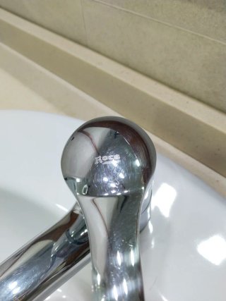Mueble de baño completo: lavabo y grifo marca ROCA