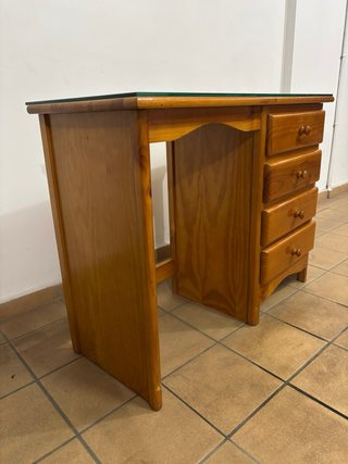 Scrivania in legno massello con vetro e 4 cassetti