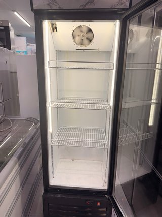 Nevera expositora bebidas
