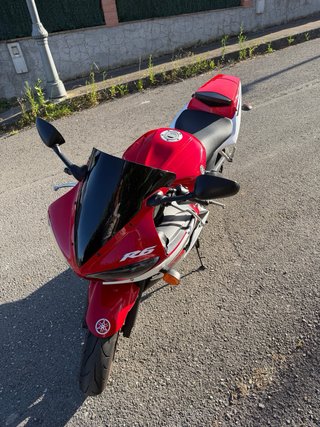 Yamaha R6 Roja y Blanca