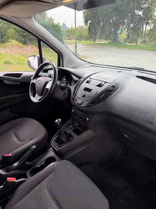 Ford Transit Courier 2021