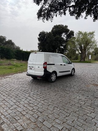 Ford Transit Courier 2021