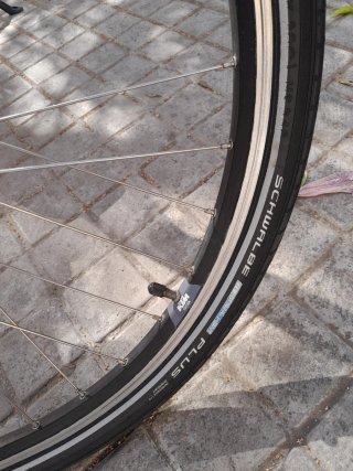 Bicicleta con suspensión 28"