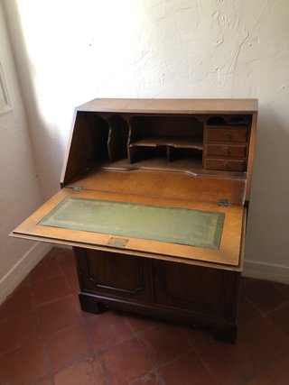 Escritorio secreto antiguo de madera