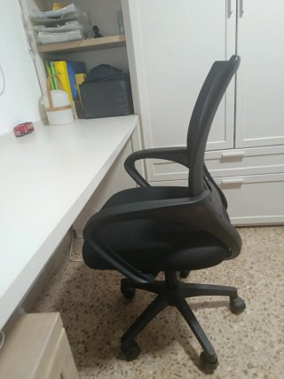Silla Escritorio Negra Tela y plastico.
