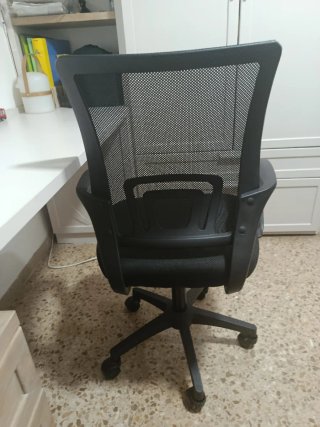 Silla Escritorio Negra Tela y plastico.
