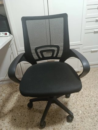 Silla Escritorio Negra Tela y plastico.