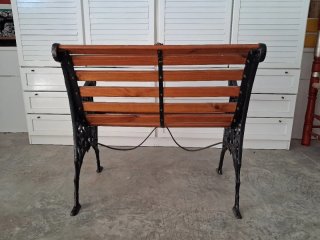 Banco de jardín de hierro forjado y madera