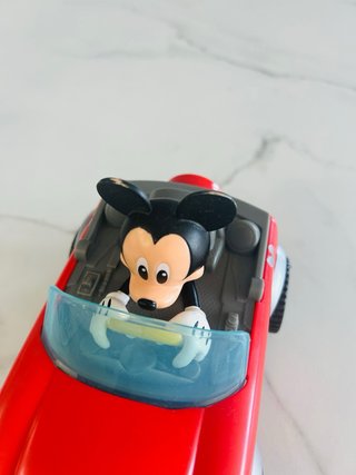 Coche teledirigido del Mickey Mouse