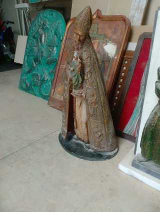 Estatua Obispo con Niño