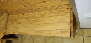 Banco esquinero de madera para reformar.
