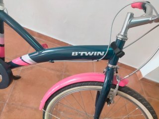 Bicicleta paseo niña Btwin rosa. 24 pulgadas.