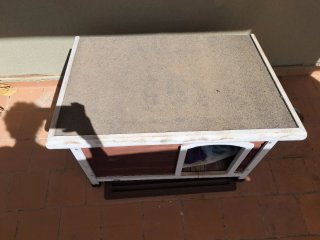 Caseta para perro marrón y blanco