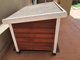 Caseta para perro marrón y blanco
