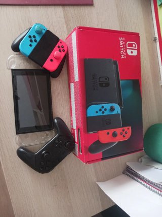 Nintendo Switch Azul y Rojo