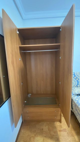 Armario, cabecero y mesilla de dormitorio