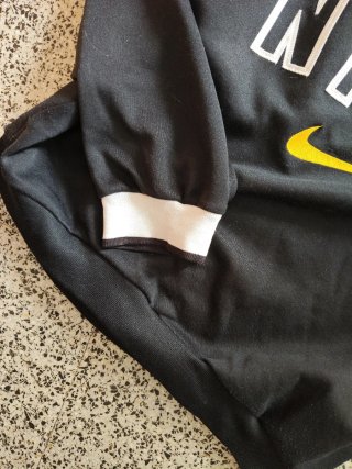 Sudadera Nike Negra y Amarilla