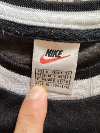 Sudadera Nike Negra y Amarilla