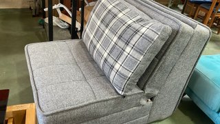 Sillón cama gris con arcón