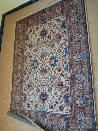 Alfombra persa beige y multicolor