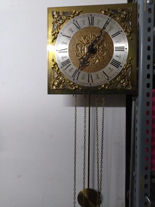 Reloj de pared antiguo dorado