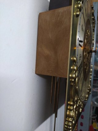 Reloj de pared antiguo dorado
