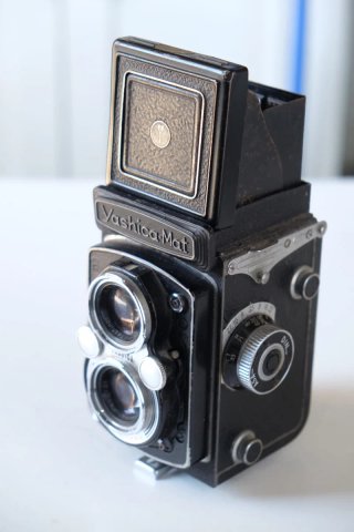 Cámara Yashica Mat Negra