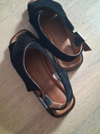 Sandalias de ante negro Talla 36.