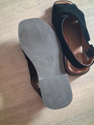 Sandalias de ante negro Talla 36.