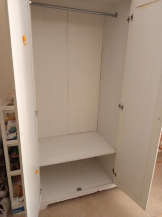 Armario blanco de madera