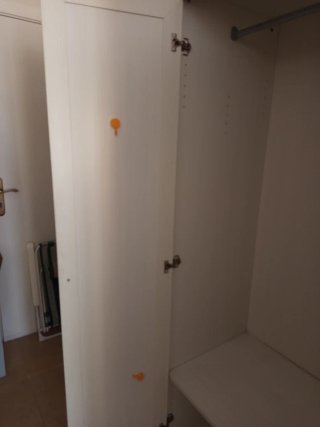 Armario blanco de madera