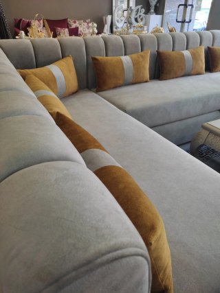 Sofá Malaki a medida beige/dorado
