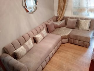 Sofá Malaki a medida beige/dorado