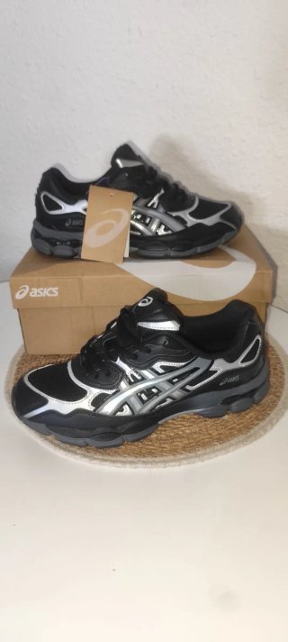 Zapatillas Asics Hombre Negras y Plateadas
