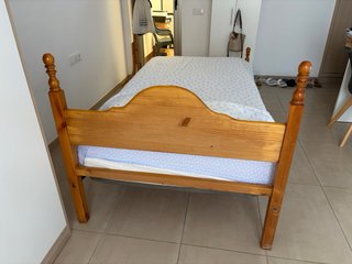 Cama individual de madera