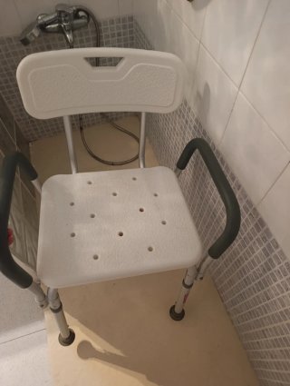 silla bañocon reposabrazos, en Benidorm