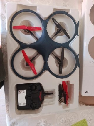 Drone telecomandato per esterni, poco usato
