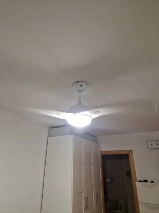 Ventilador de techo blanco. Marca Inspire Leroy