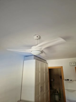 Ventilador de techo blanco. Marca Inspire Leroy