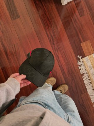Berretto Gucci Nero con dettagli rossi