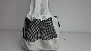 Bolso deportivo blanco y negro
