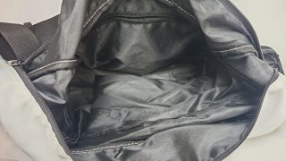 Bolso deportivo blanco y negro