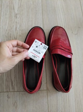Zapatos Bershka rojos talla 36
