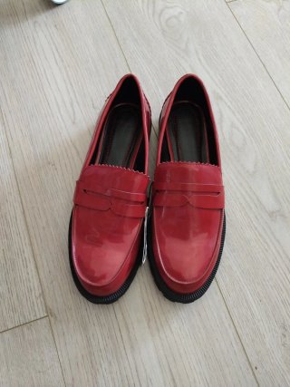 Zapatos Bershka rojos talla 36