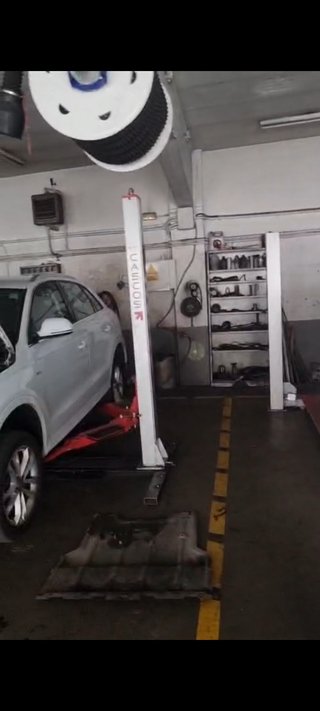 Maquinaria Taller Mecánico Funcionando