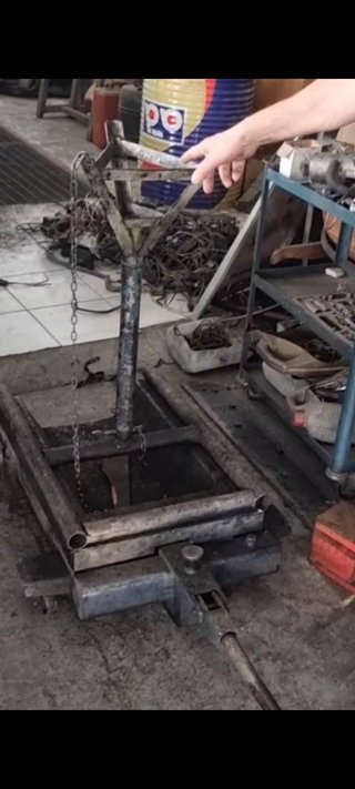 Maquinaria Taller Mecánico Funcionando
