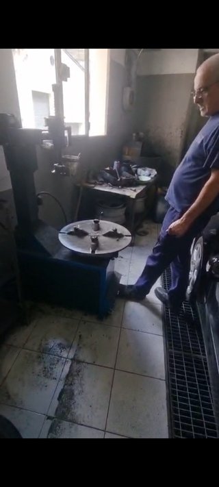 Maquinaria Taller Mecánico Funcionando